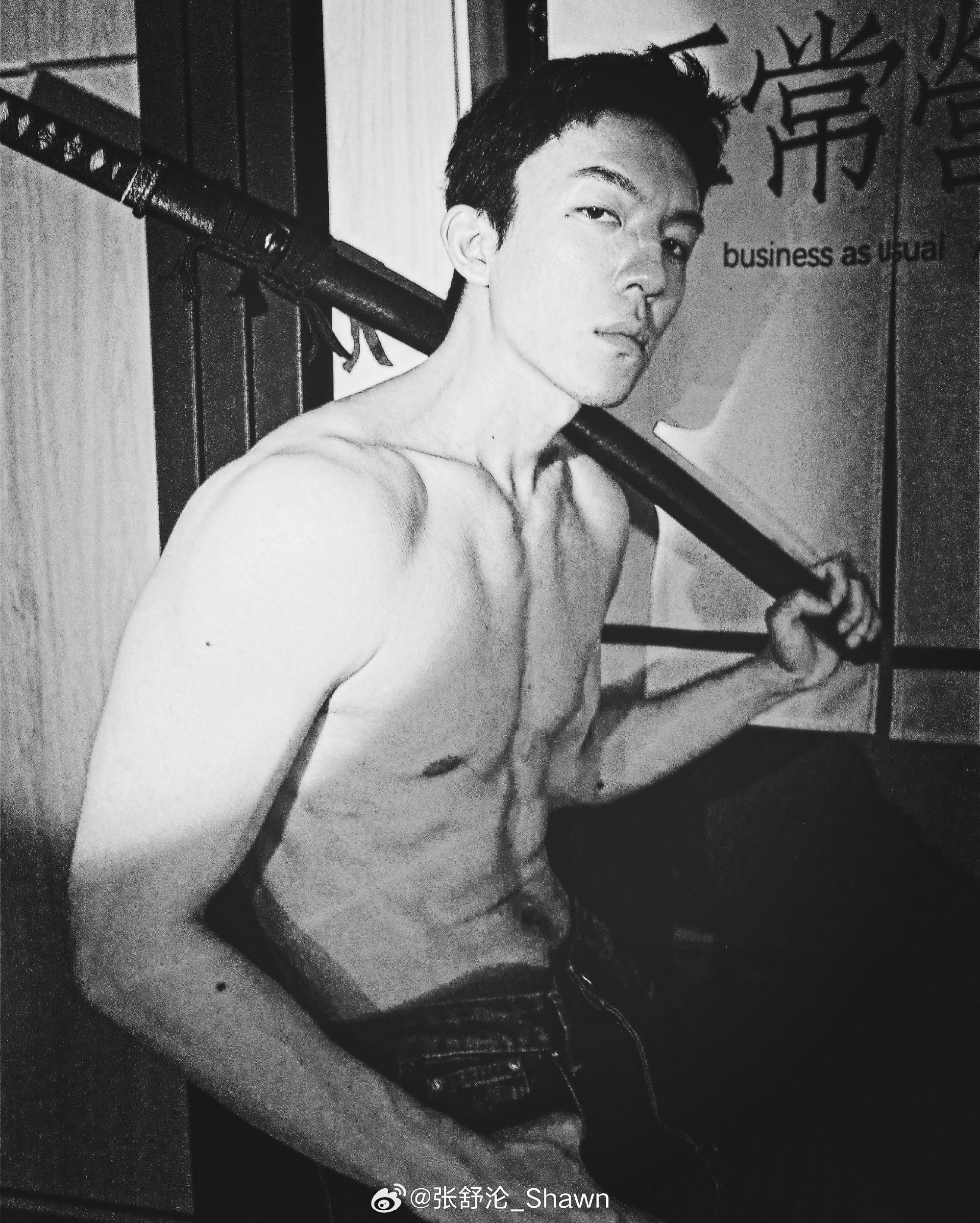 《四方馆》男六号出圈实属不易，现代装比古装更惊艳！
