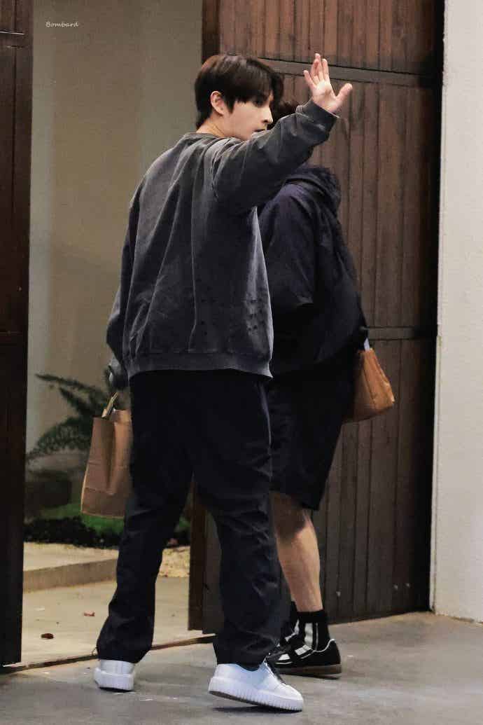 内娱初代男团队长再次翻红，不只是因为敬业