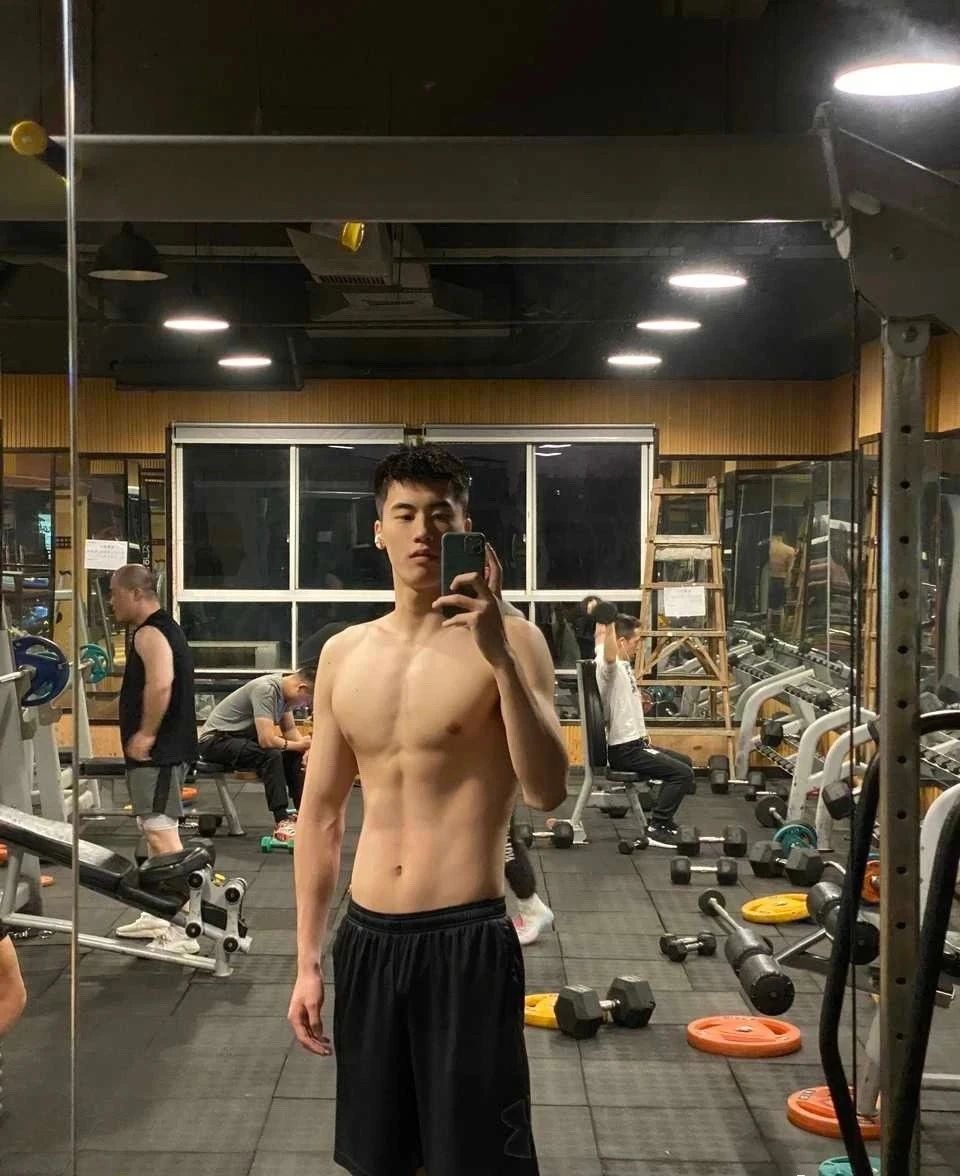 男大天花板！中南大学 187CM 游泳体育生太帅了！