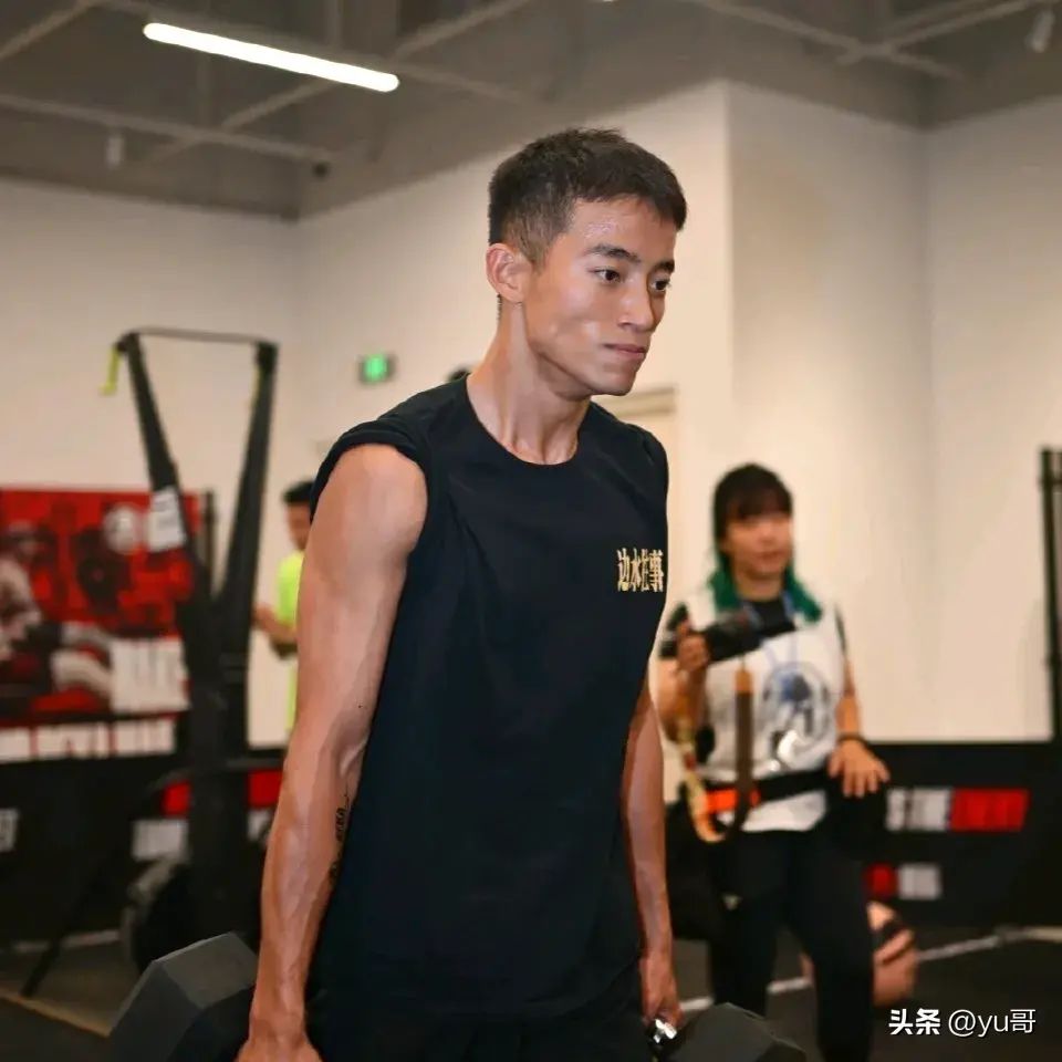 《边水往事》男配角周政杰身材堪比体育生，荷尔蒙爆棚