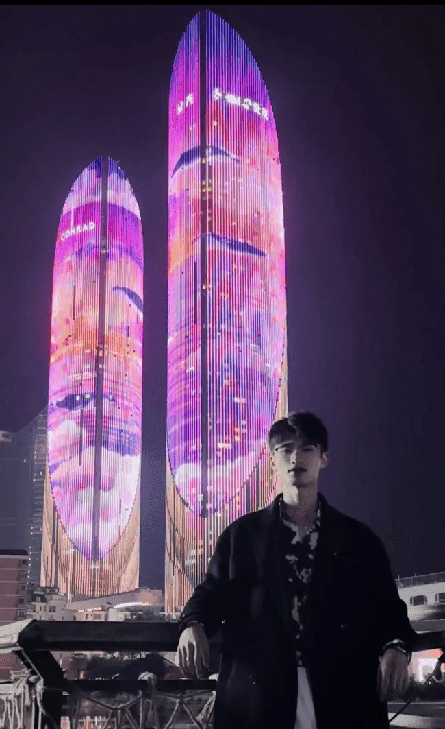 露出上身湿透了硬邦邦腹肌，连毛孔都性感！