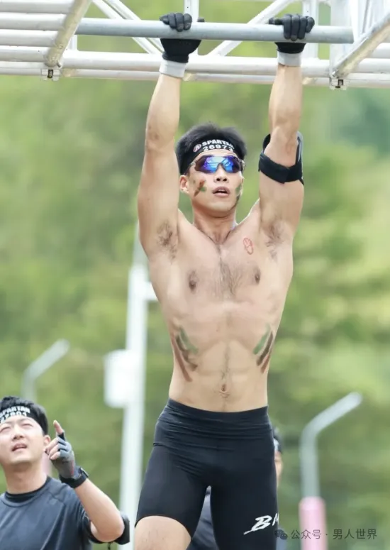 男湿透，我天这大腿能帮他洗吗？