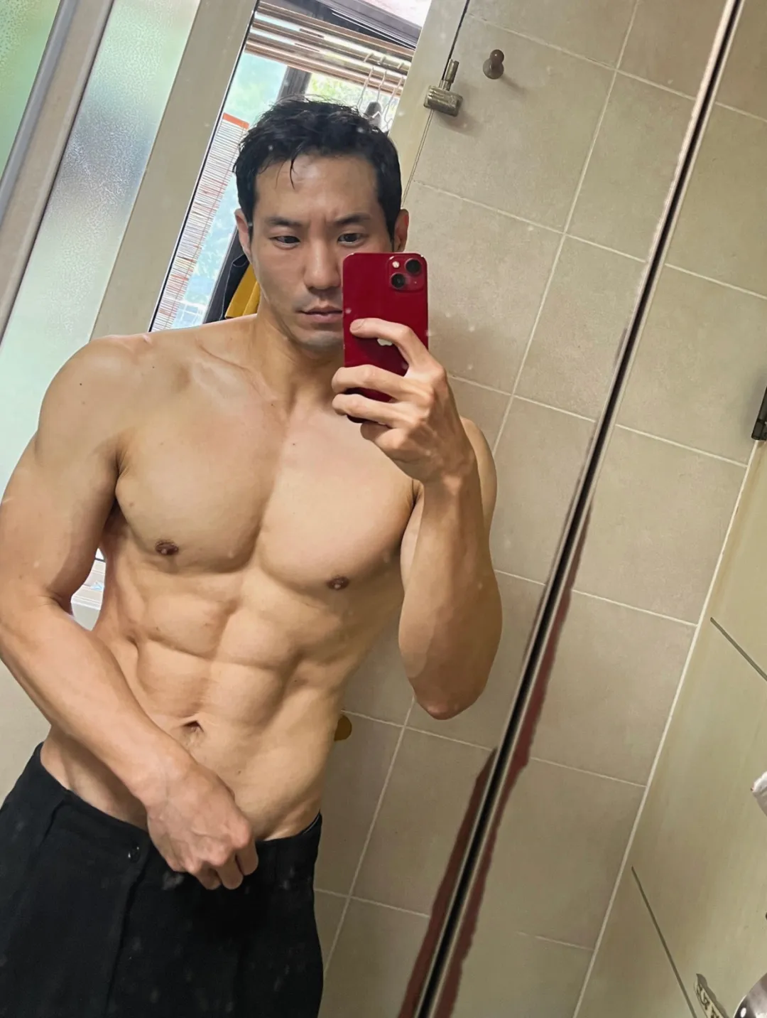 人夫感十足的肌肉型男为了生活脱了下海，有市场吗？