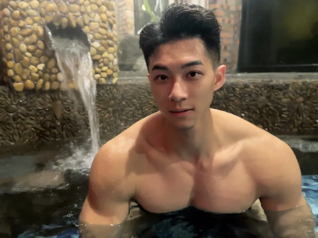 深藏不露的肌肉猛男！