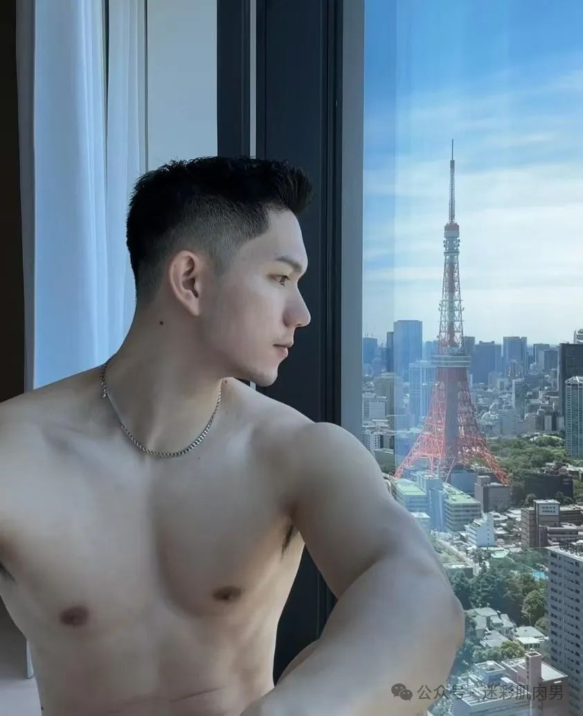 马老师硬控翘臀长腿穿白内裤太凸显了，挡不住啦！！