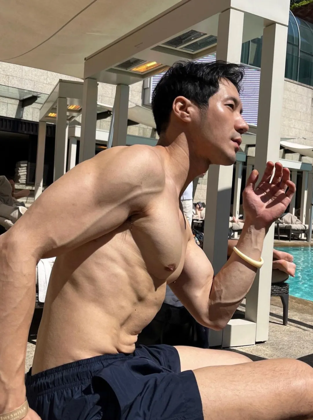 人夫感十足的肌肉型男为了生活脱了下海，有市场吗？