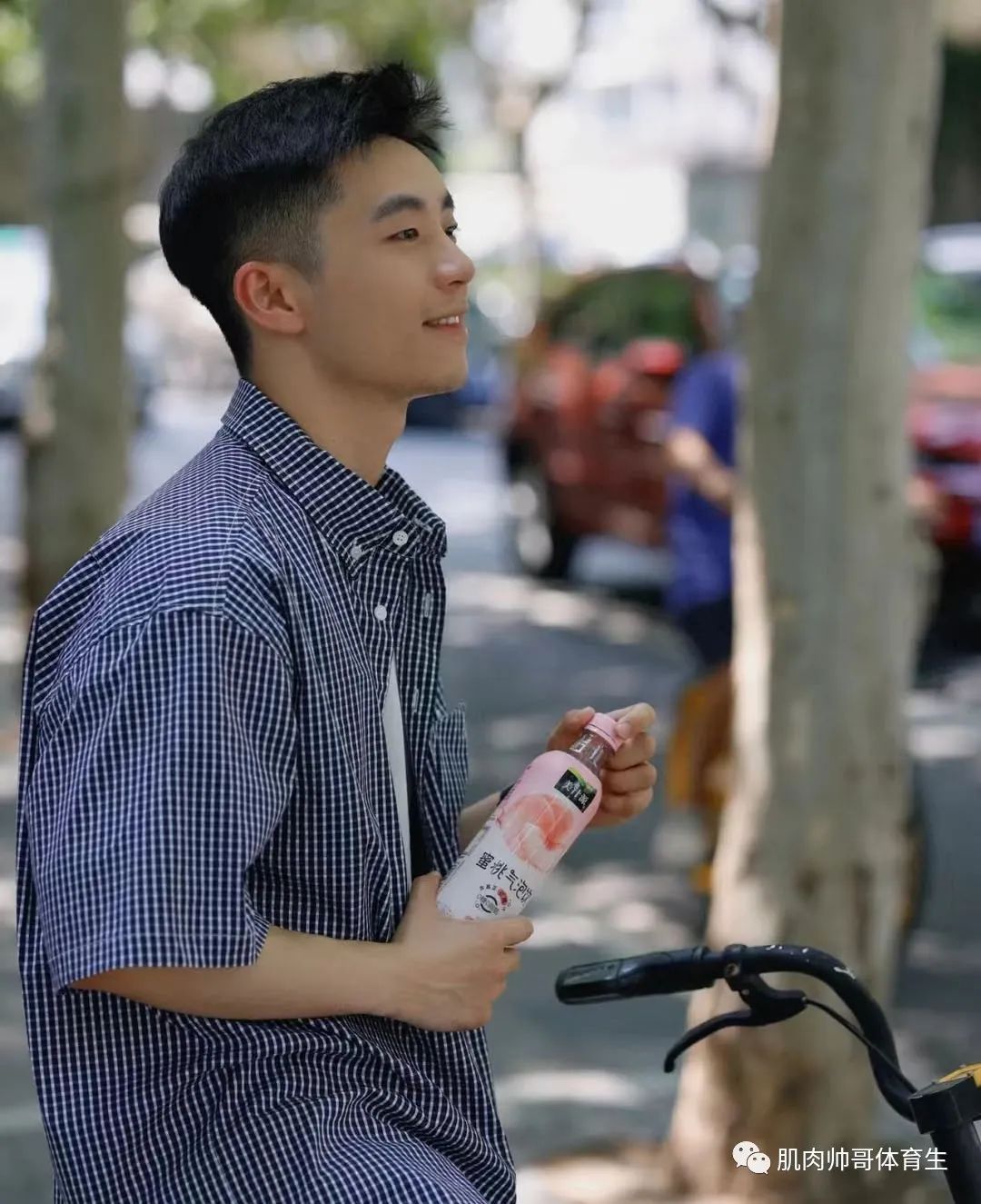 精致男孩又来啦，治愈系笑容太迷人