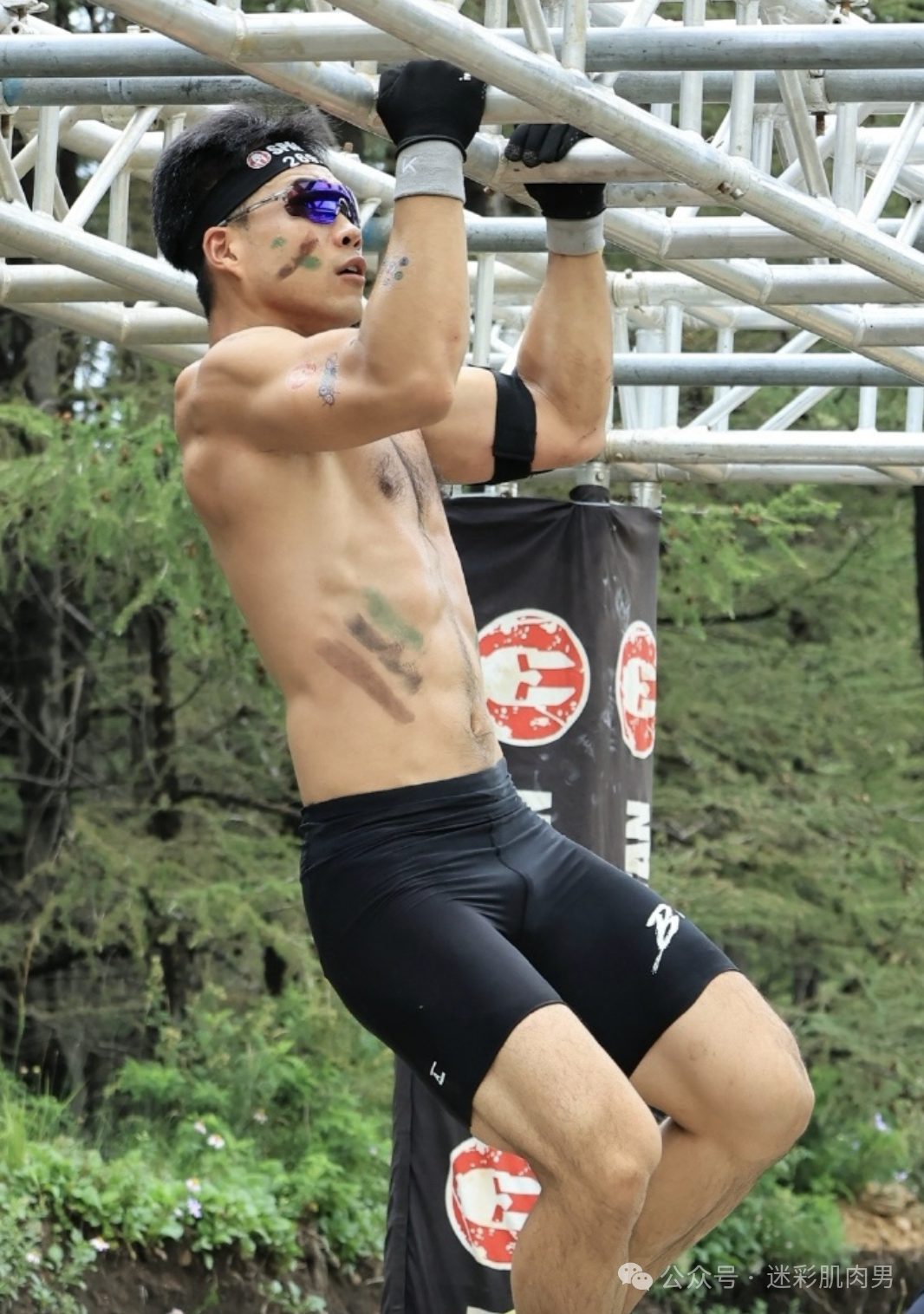 参加斯巴达的运动男湿湿透，我天这大腿能帮他洗吗？