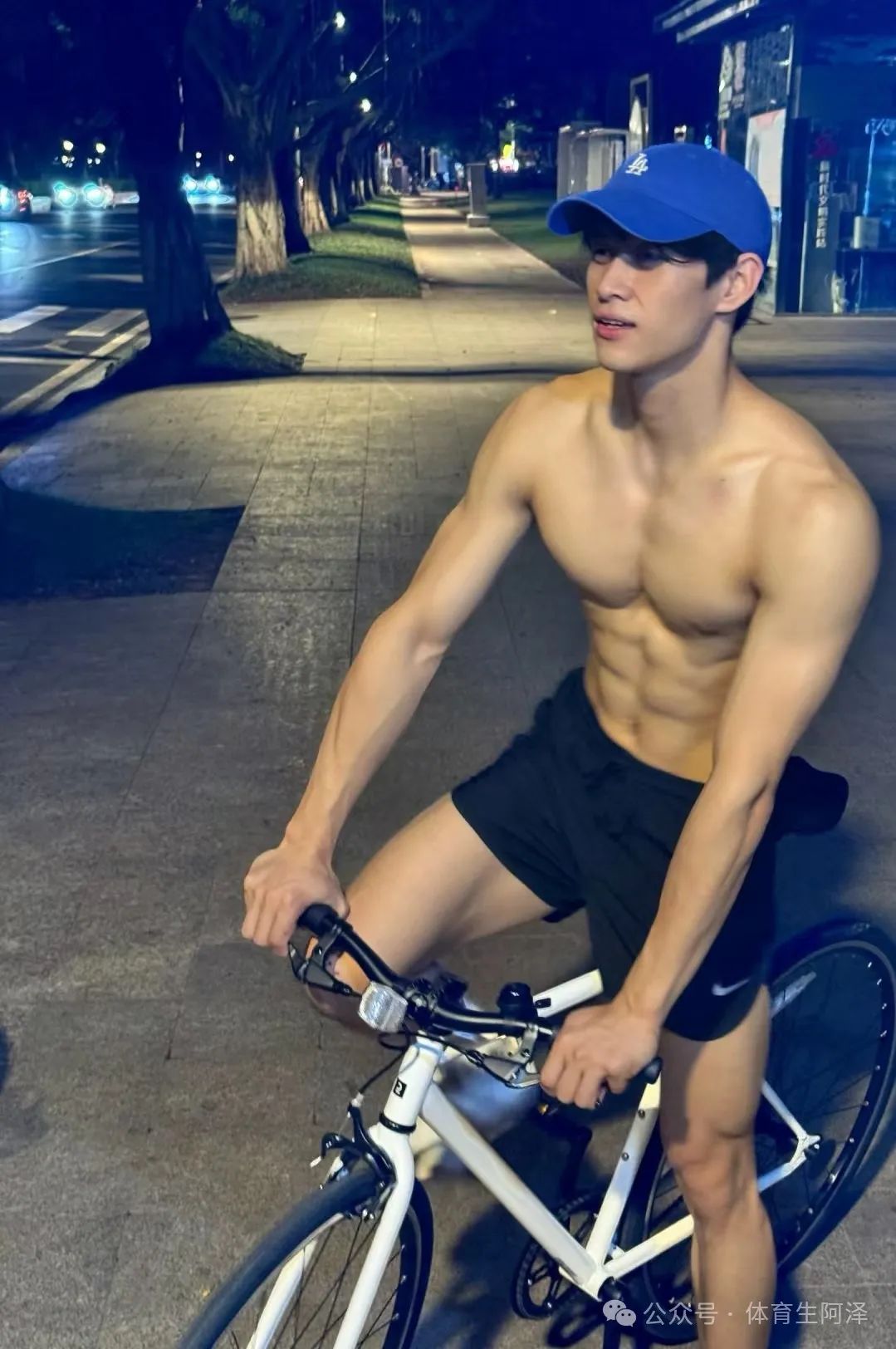 现实版流川枫，男神在这一刻具象化！宽肩窄腰别太诱惑...