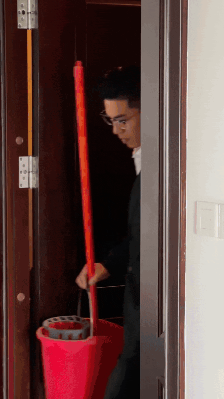 约到“退役兵哥穿正装上门”家政服务，干累了还脱衣服？