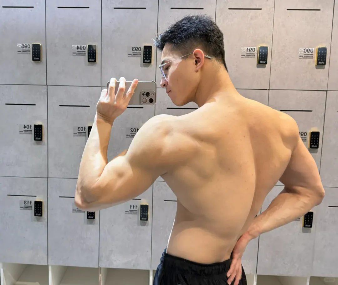 深藏不露的肌肉猛男！