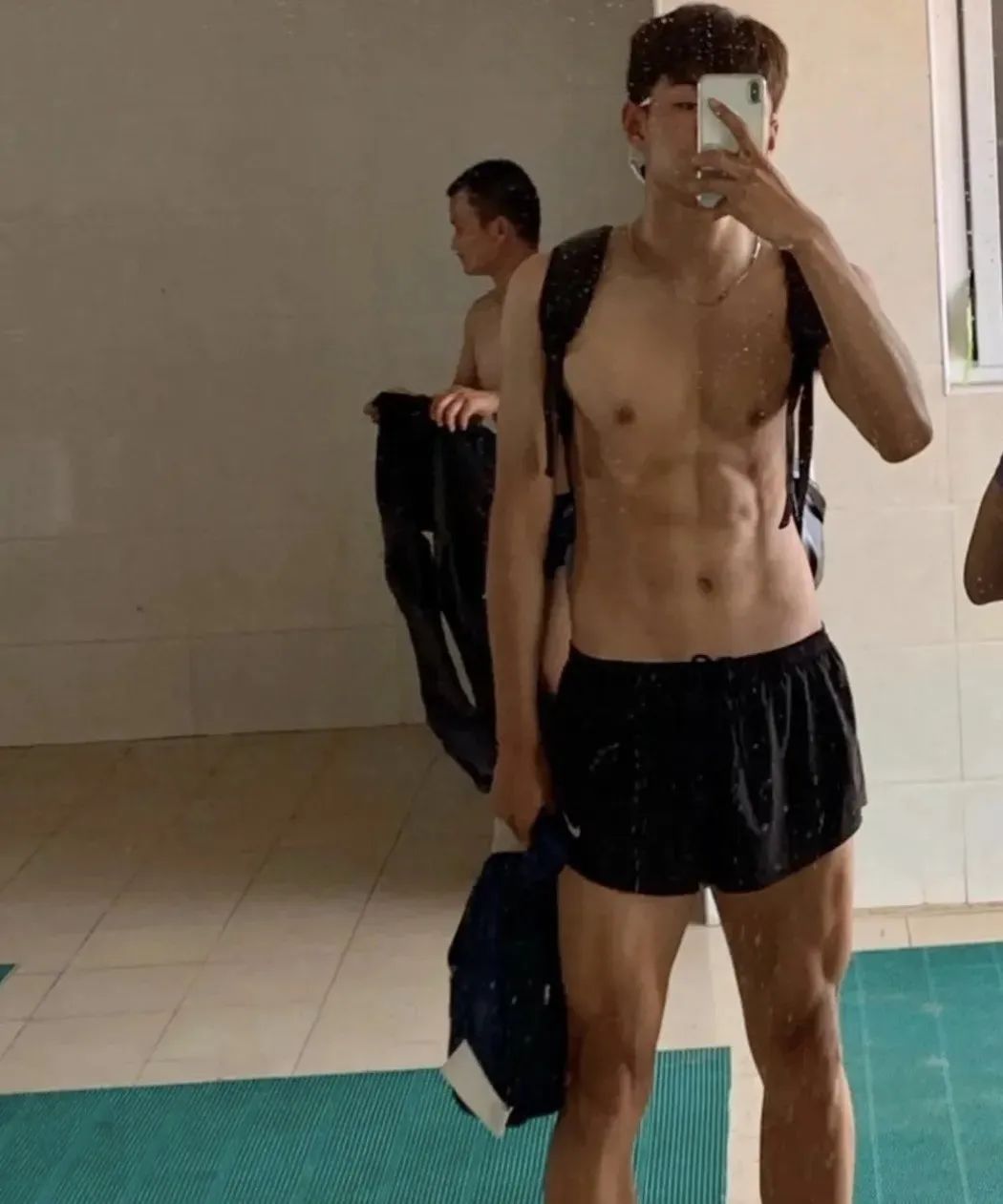 193CM 黑皮田径体育生，19 岁山东男大的迷人魅力！