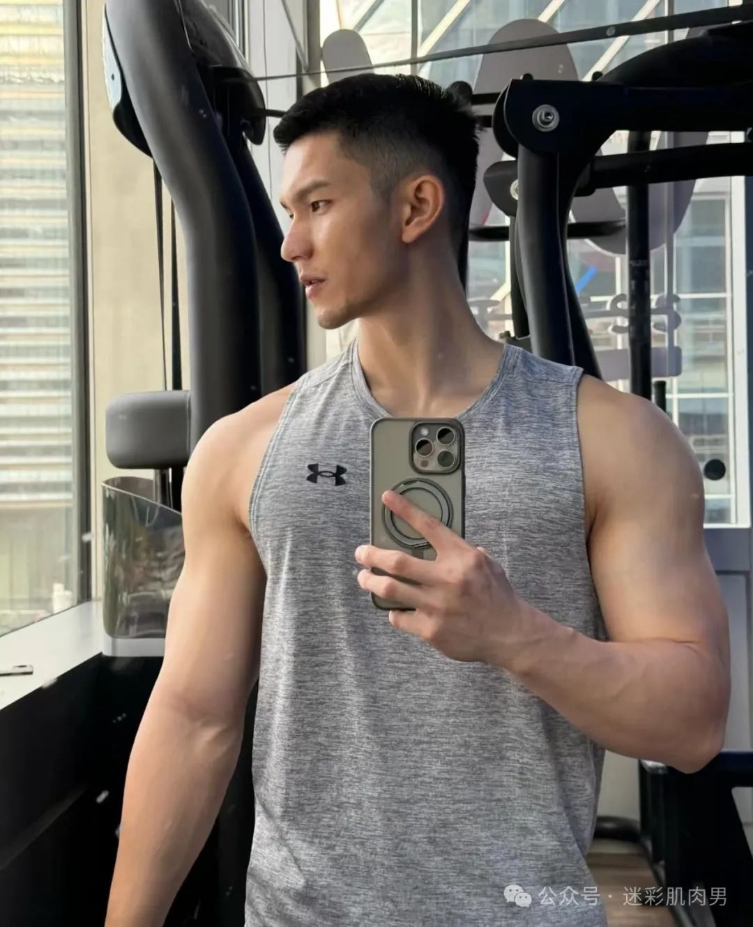 马老师硬控翘臀长腿穿白内裤太凸显了，挡不住啦！！