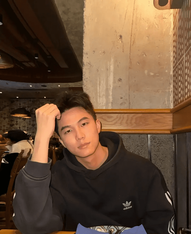 185cm 无美颜的黑皮体育生帅弟弟！
