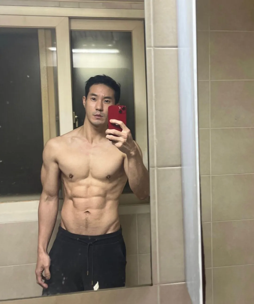 人夫感十足的肌肉型男为了生活脱了下海，有市场吗？
