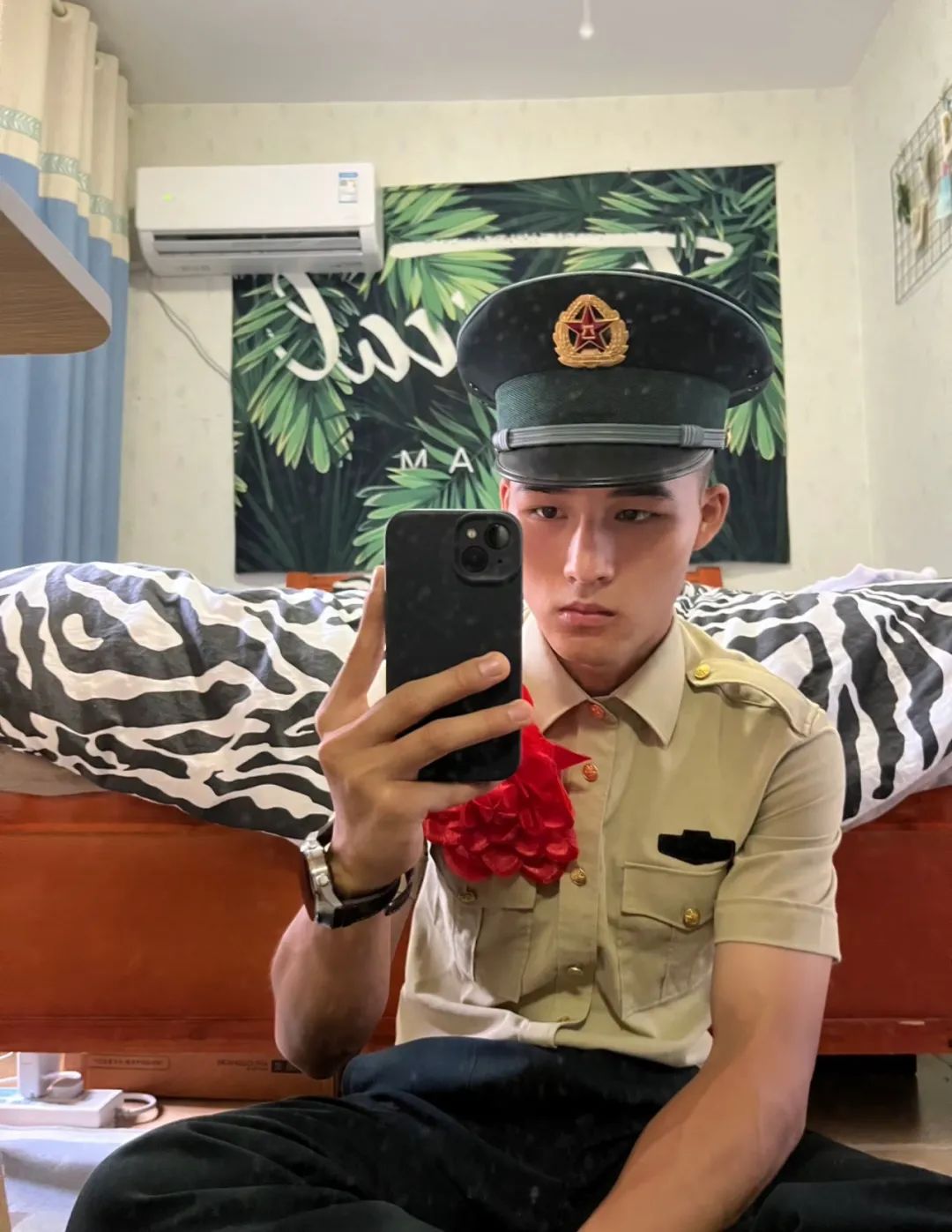 兵哥哥光荣退伍，刚毅清澈的眼神太帅了！