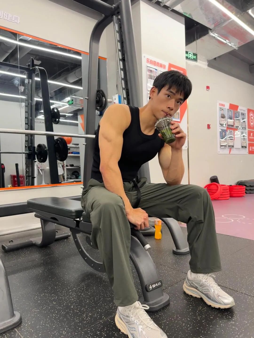 酷似金城武的健身男孩，火辣辣滴帅…