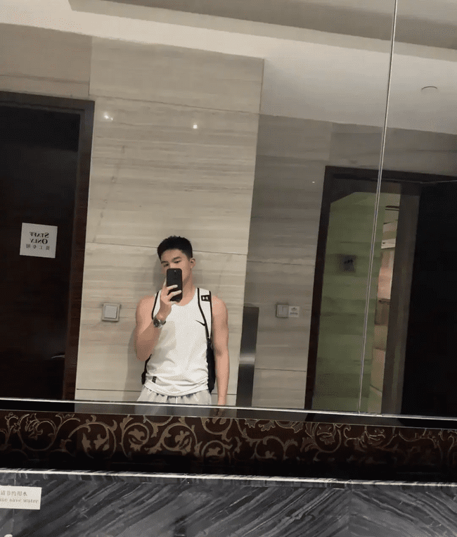185cm 无美颜的黑皮体育生帅弟弟！