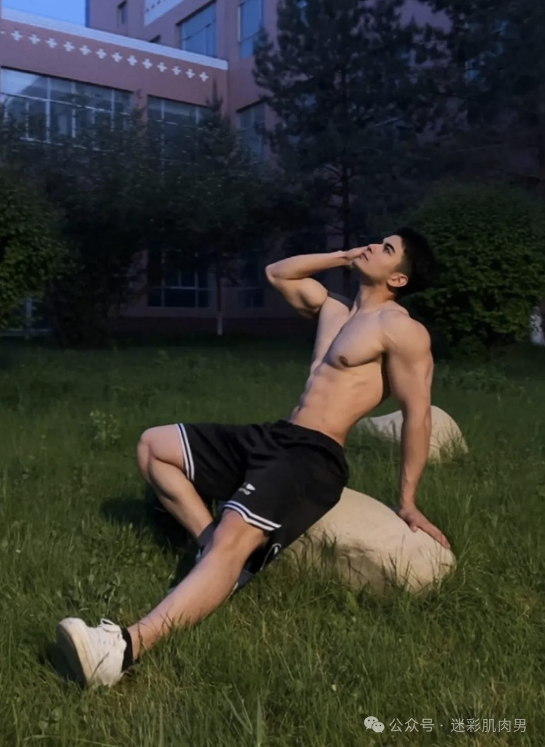 八块腹肌高壮​新疆大小伙！不得了！