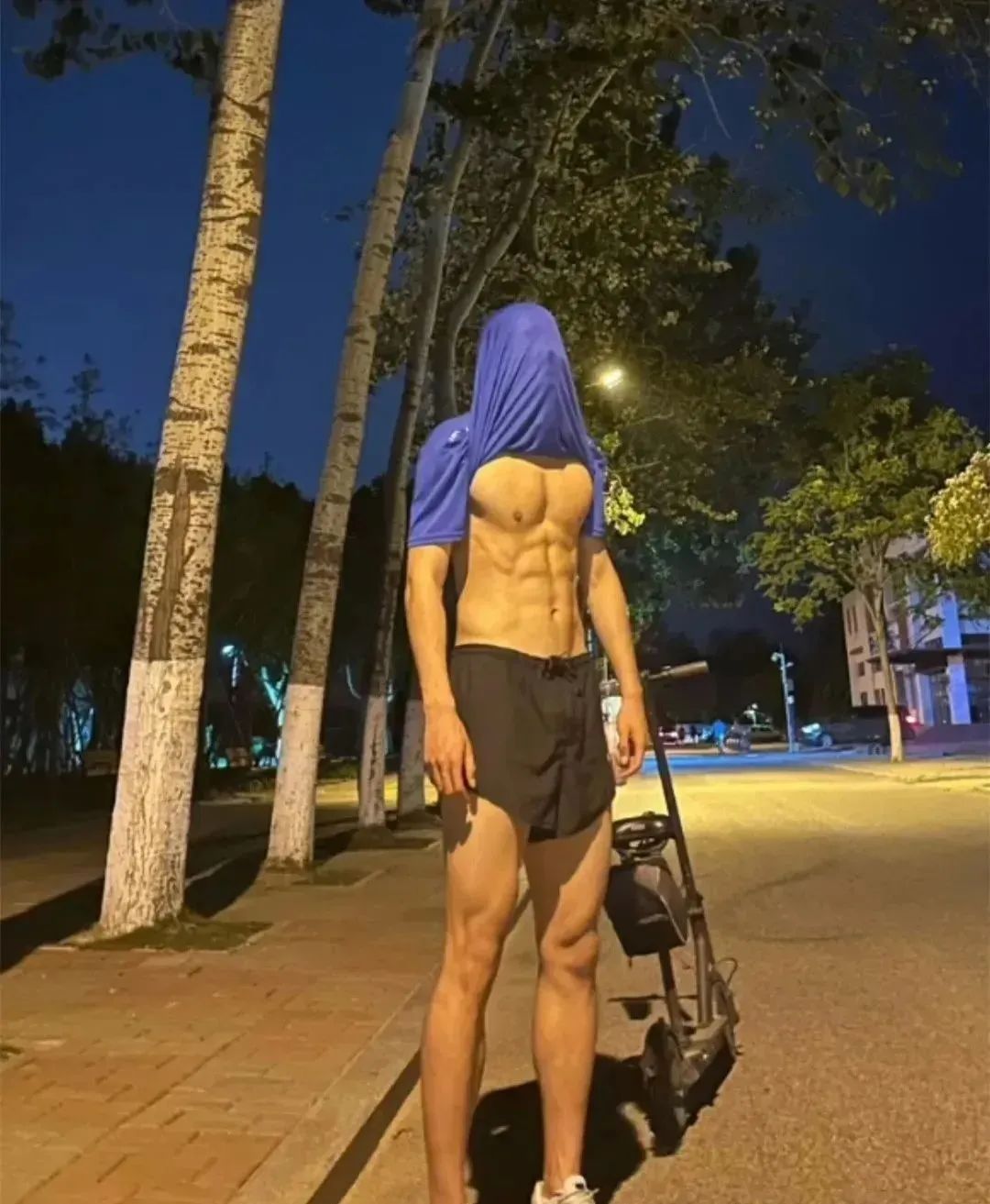 193CM 黑皮田径体育生，19 岁山东男大的迷人魅力！