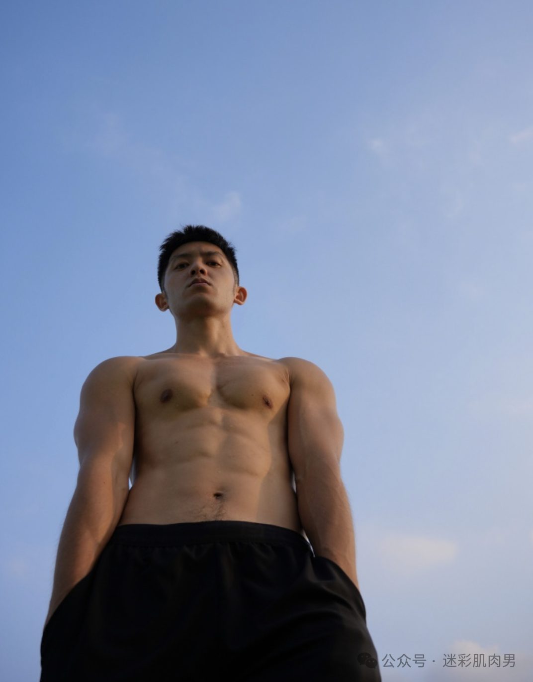 操场跑步的运动男,要来看看吗! 操场跑步的运动男,要来看看吗!