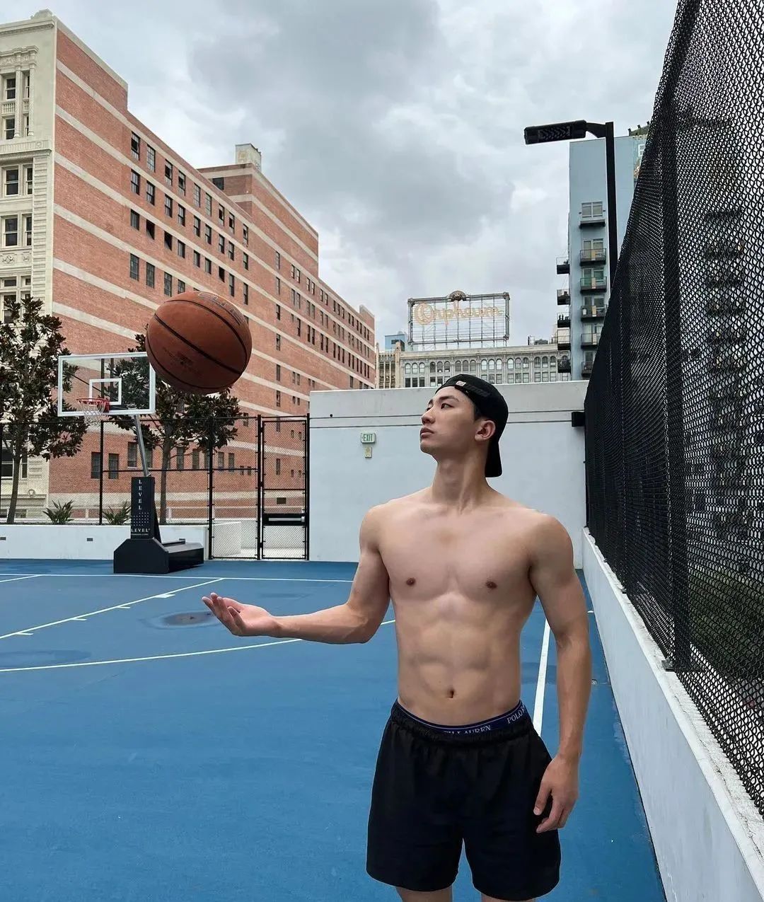 运动裤湿透的长腿小哥，匀称有型长得太可拉