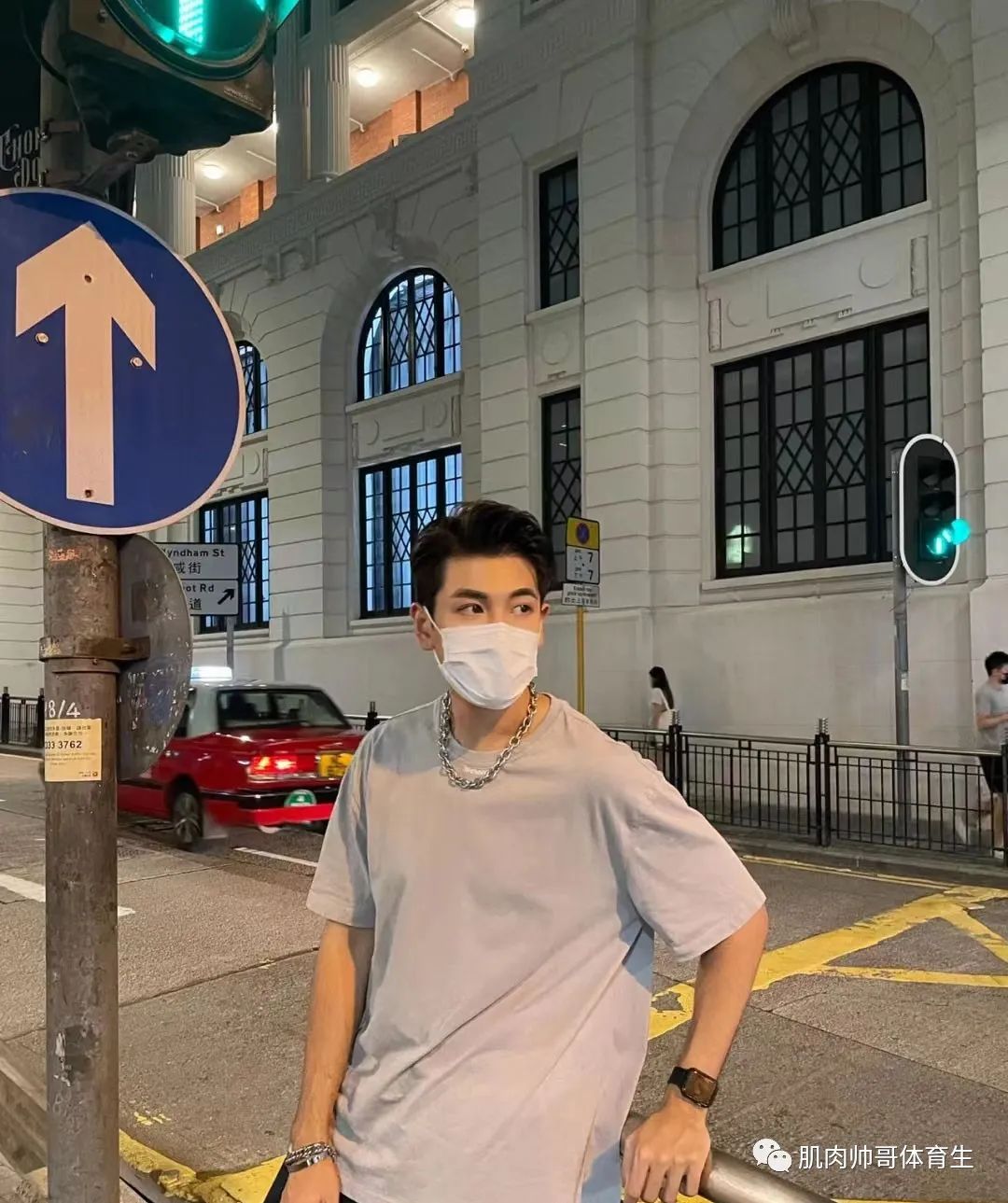 正装男朋友，气质这一块拿捏的稳稳的