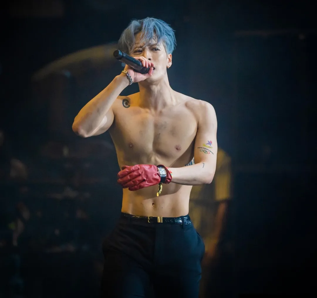 时尚圈屡破纪录的王嘉尔，内娱地位却无比尴尬？