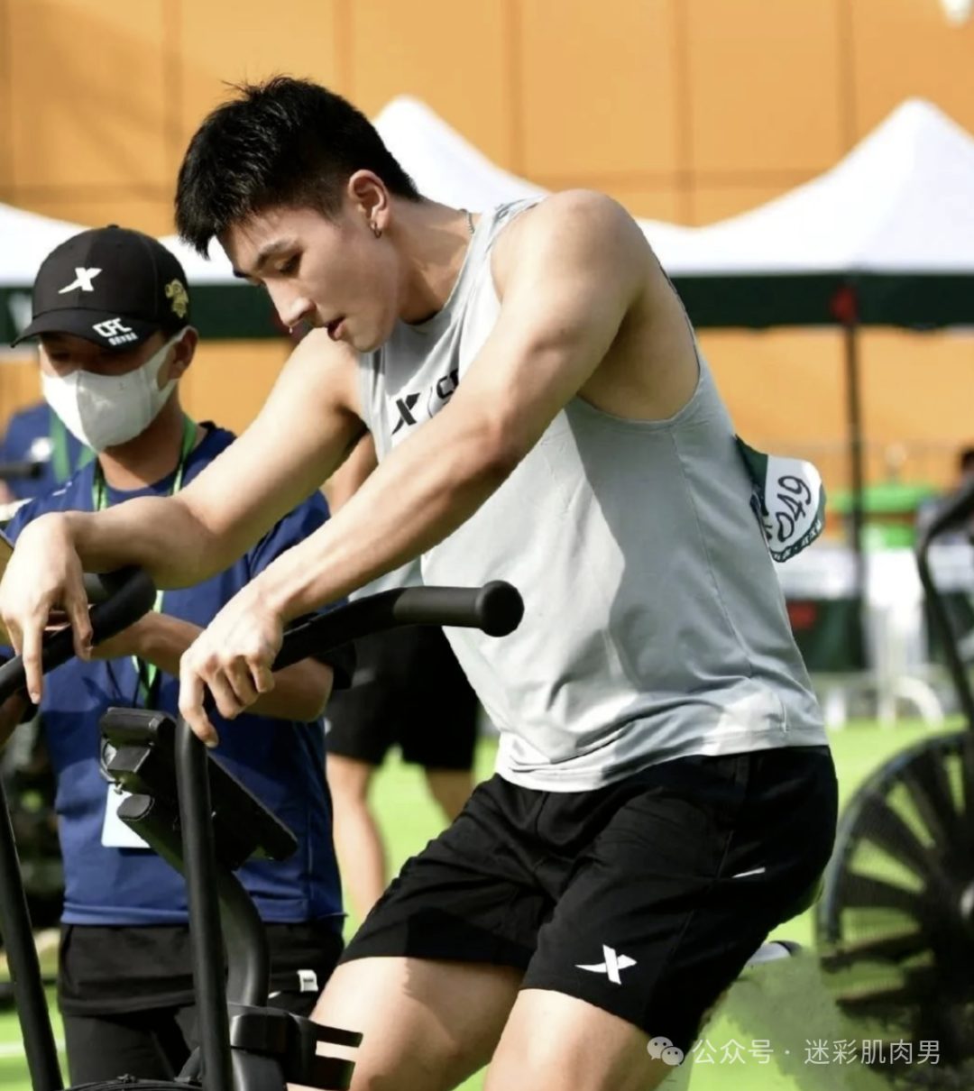 198CM 体育生，这枚零零后的山东男人太可啦