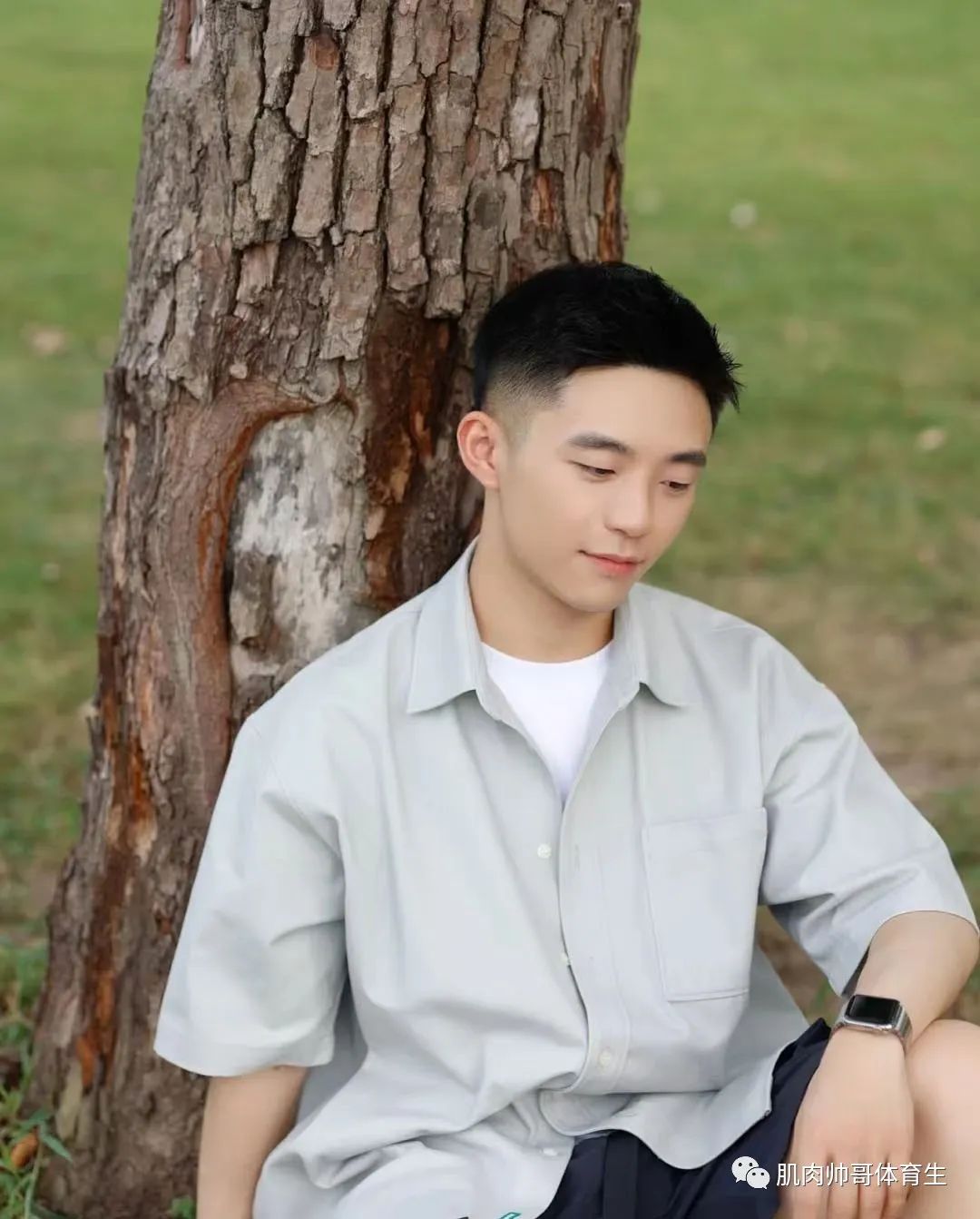 精致男孩又来啦，治愈系笑容太迷人