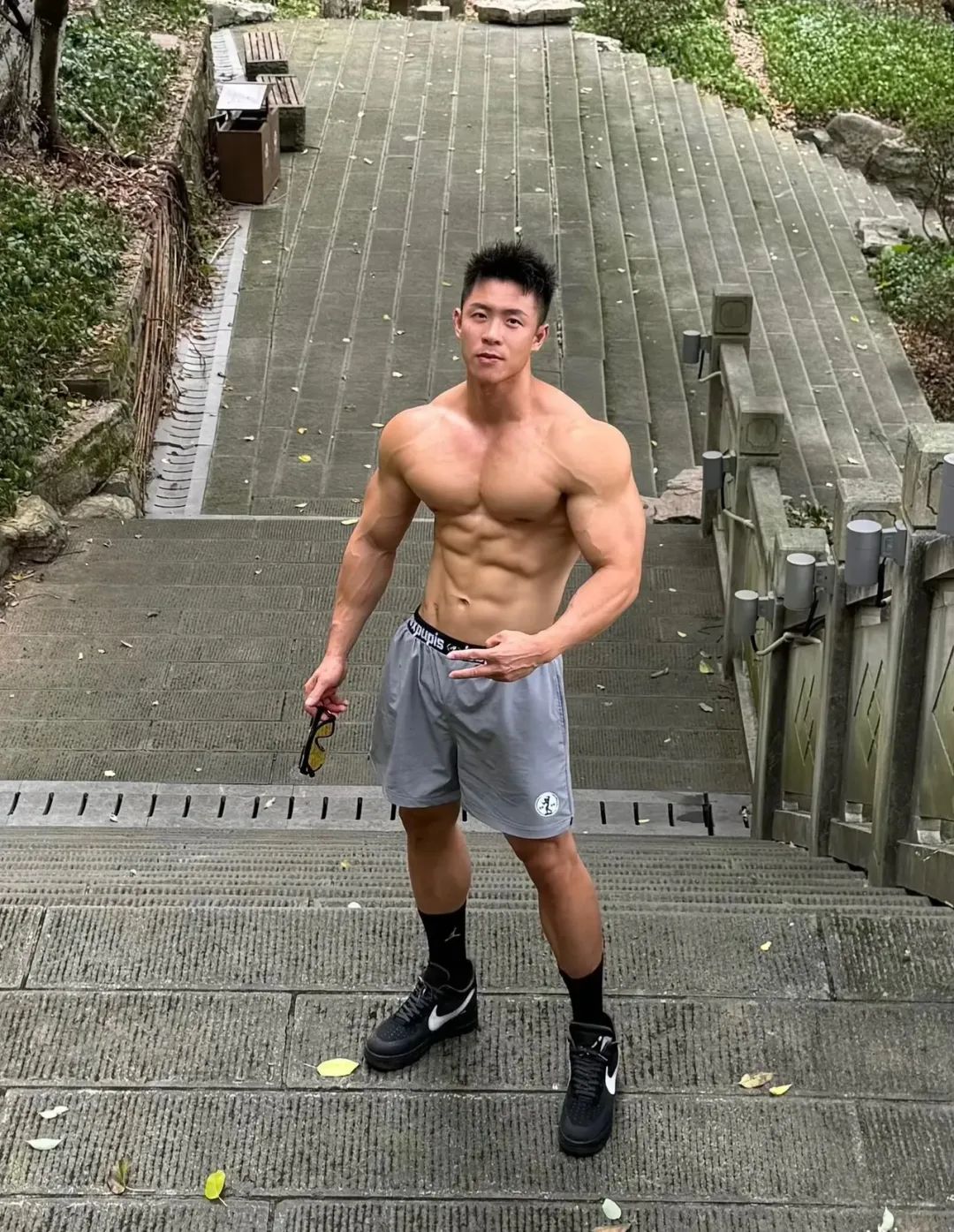 重庆肌肉男，被偷摸着采访录屏了！！！