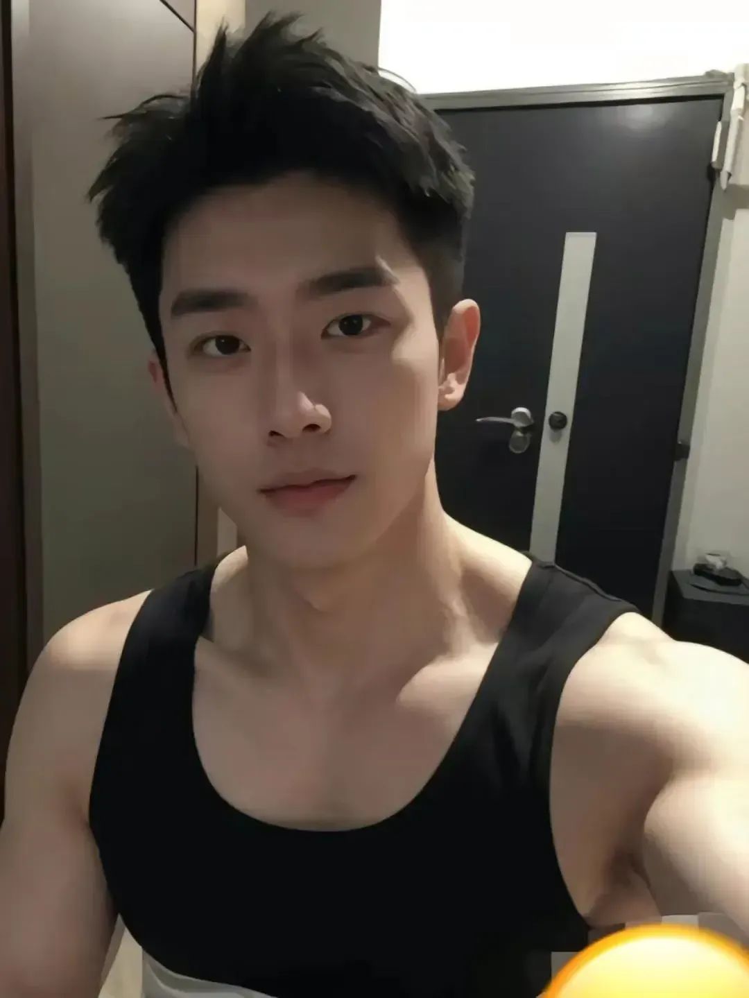 3 个体育生帅哥被抓拍,哪个是你的菜? 3 个体育生帅哥被抓拍,哪个是你的菜?