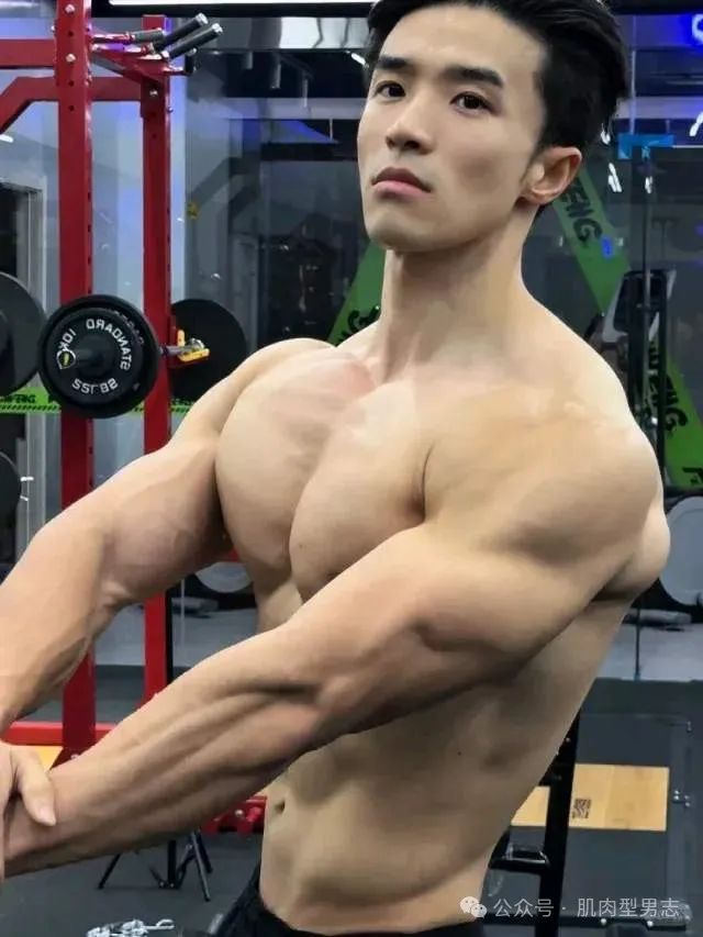 肌肉型男的美式前刺，刺进了我的心