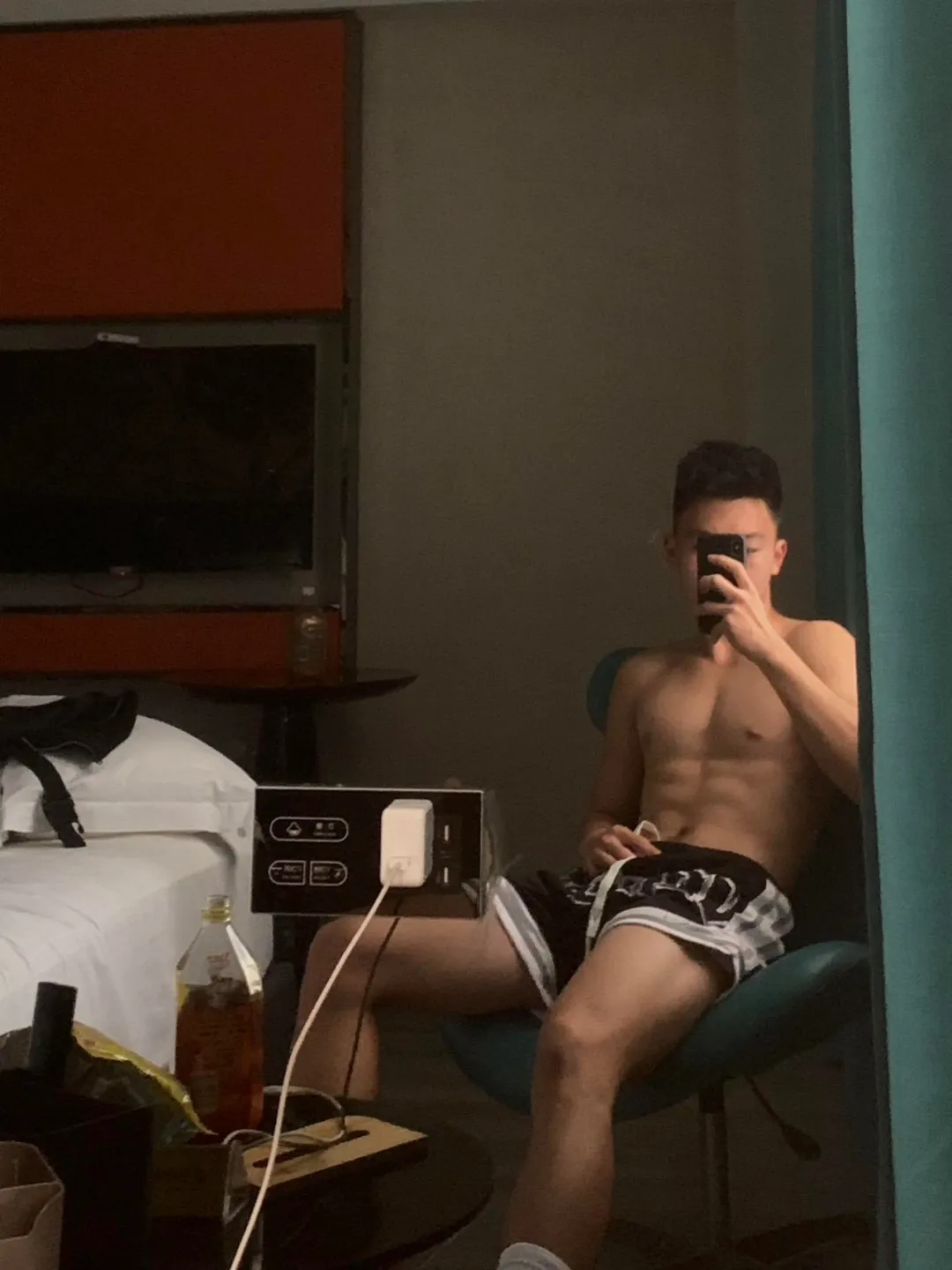 帅气的西安交大黑皮体育生 Andy. 泽！