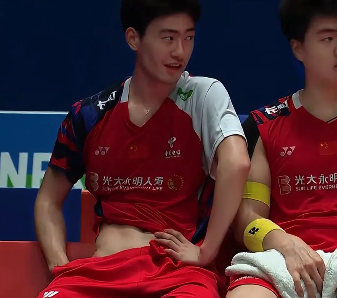 羽毛球男神王昶终于脱了！这也太好看了！