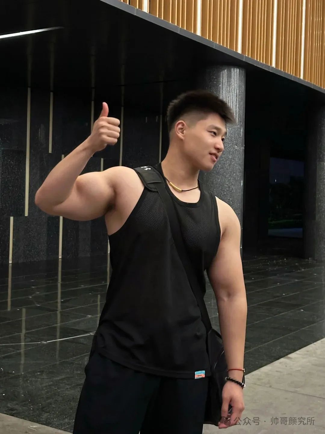 朴实男人味！这样的黑皮男是多少人的心头好 | 网红帅哥