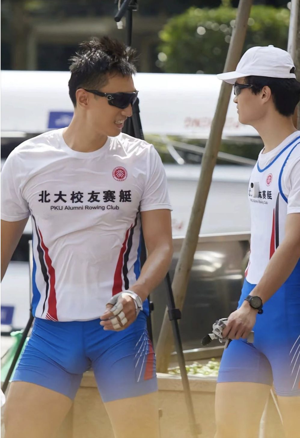 北大校友赛艇的运动男比赛穿紧身裤实力藏不住了！