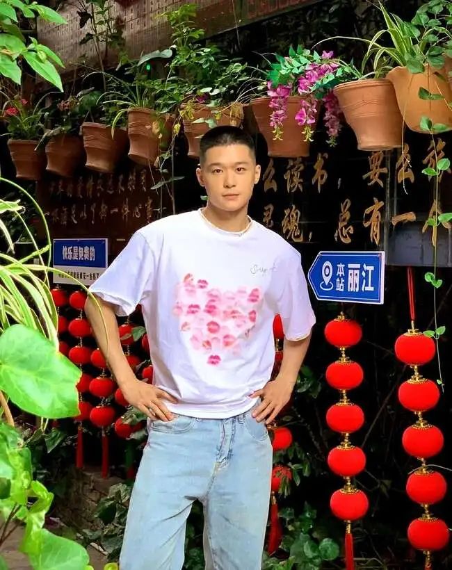 寸头帅气摩羯帅哥，阳光的重庆大男孩！
