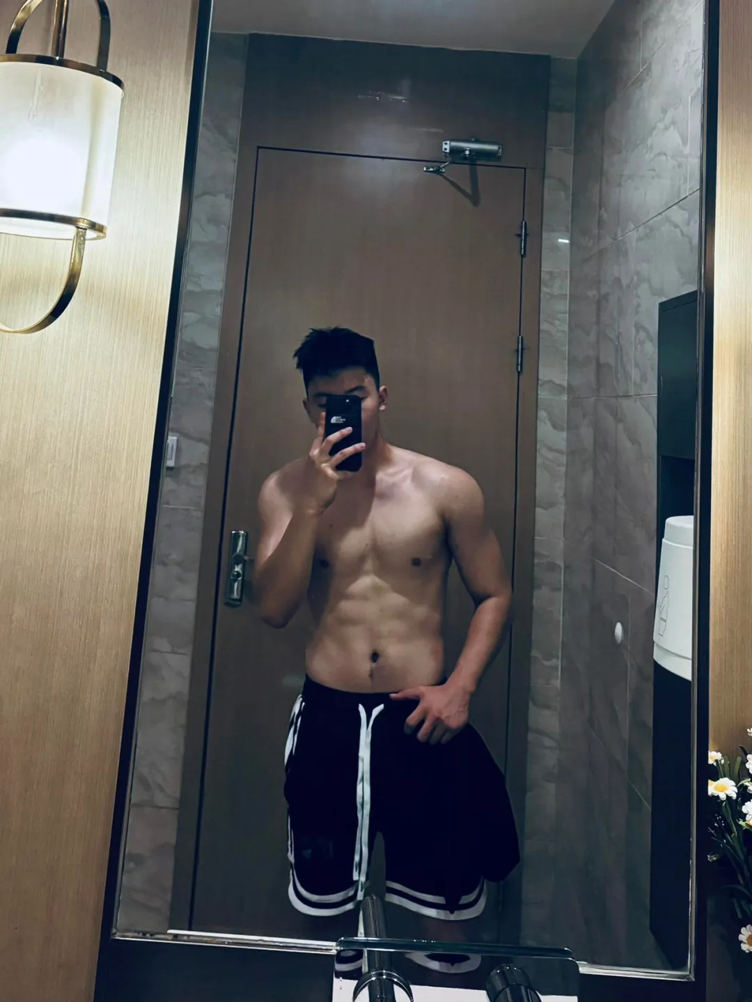 帅气的西安交大黑皮体育生 Andy. 泽！