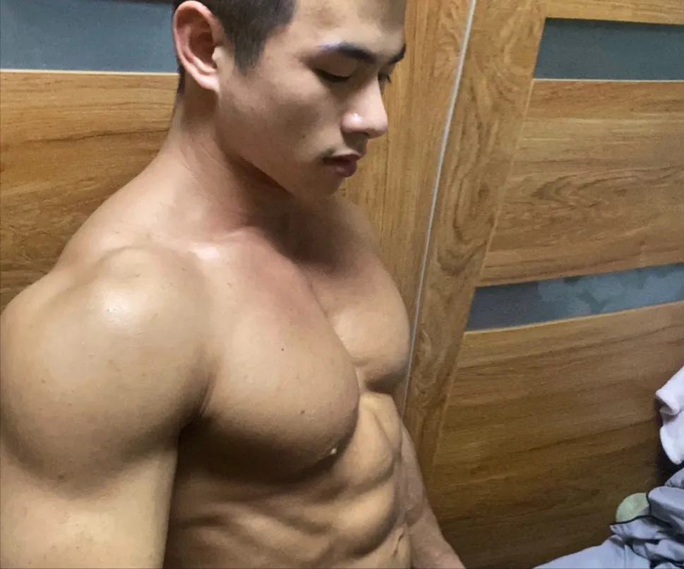 推上爆火的北京寸头肌肉天菜，胸肌也太大大大了！