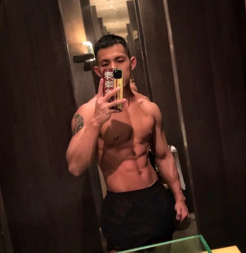 推上 20 万粉丝的网红，这枚野生男长的太顶啦！