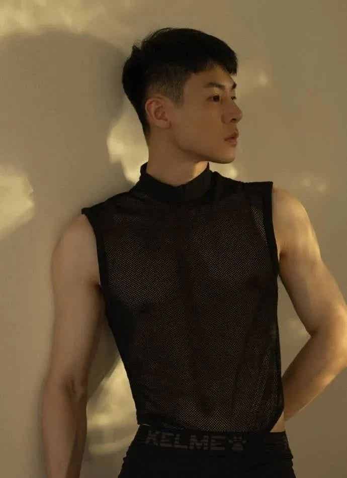 帅气白衣小哥哥 X 张力拉满，让人一眼爱上！