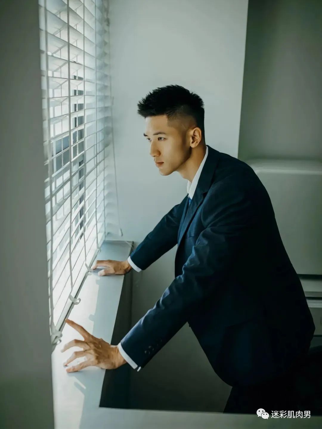 长腿男帅哥西装杀硬照写真绝了！太喜欢！