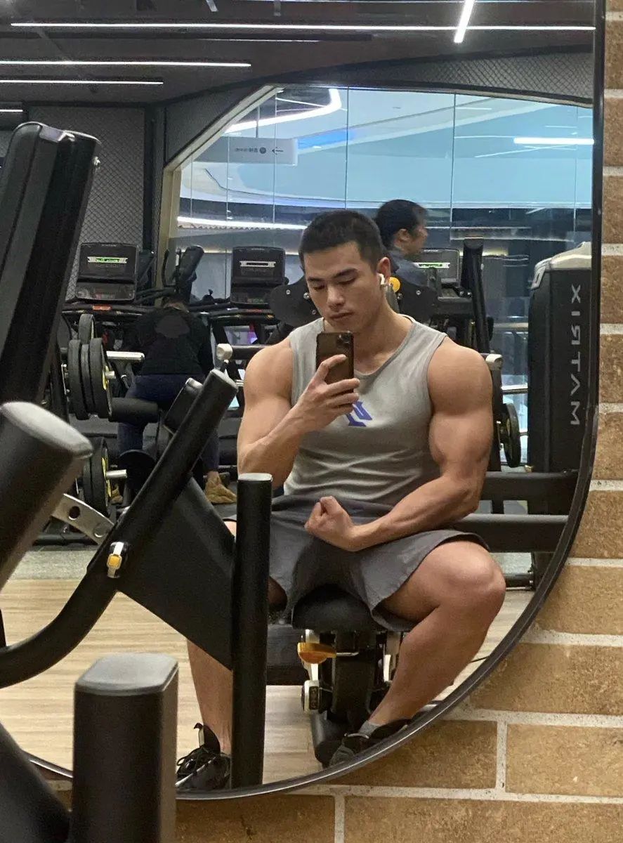 推上爆火的北京寸头肌肉天菜，胸肌也太大大大了！