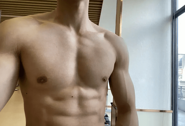 黑皮薄肌男孩，会是你的 crush 吗？