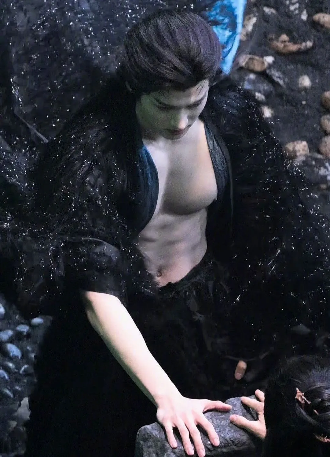 《大梦归离》男配角：胸肌练得有多大，走红毯就有多尴尬？！