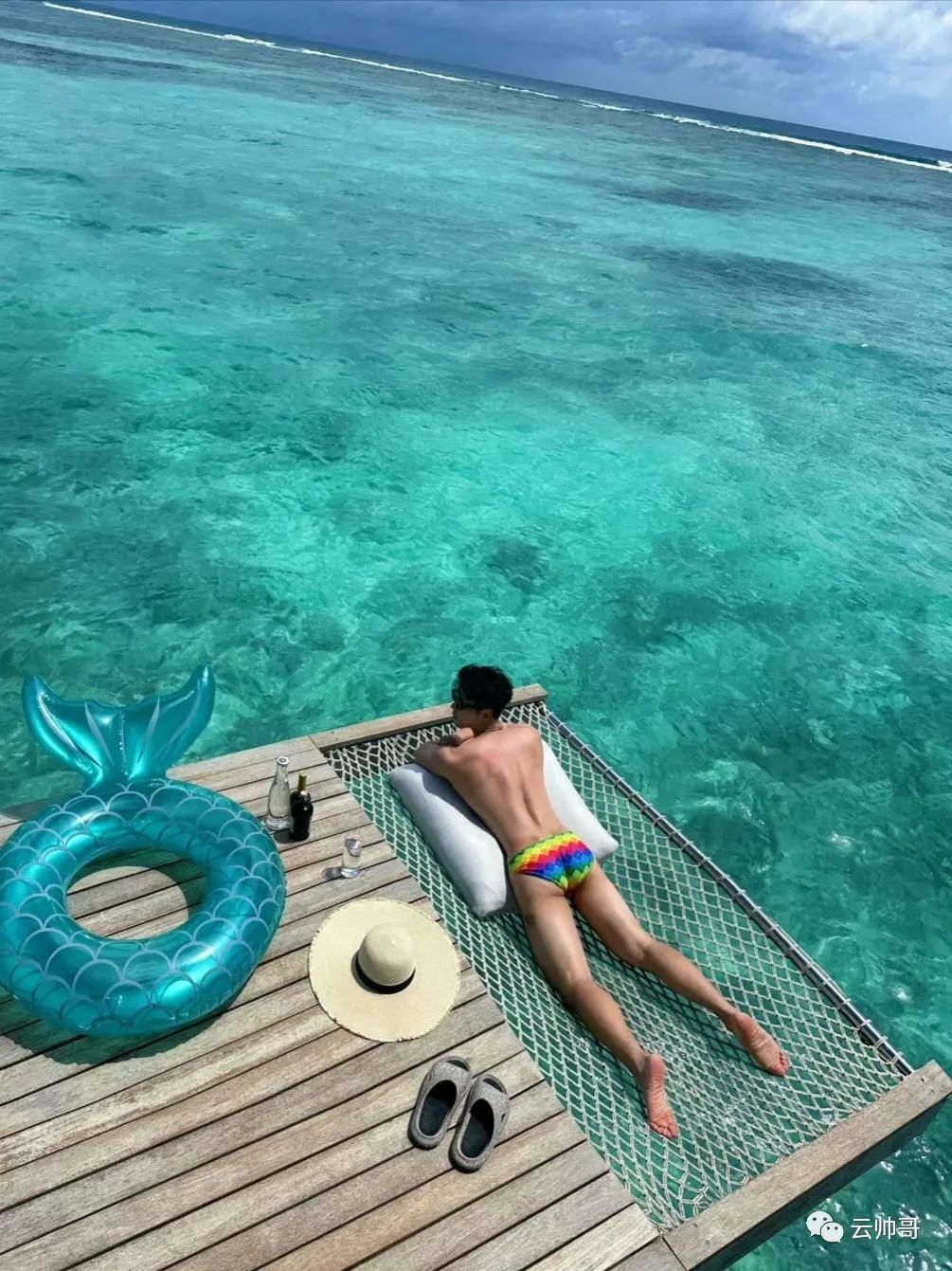 腹肌男模下海，彩虹大苞好顶