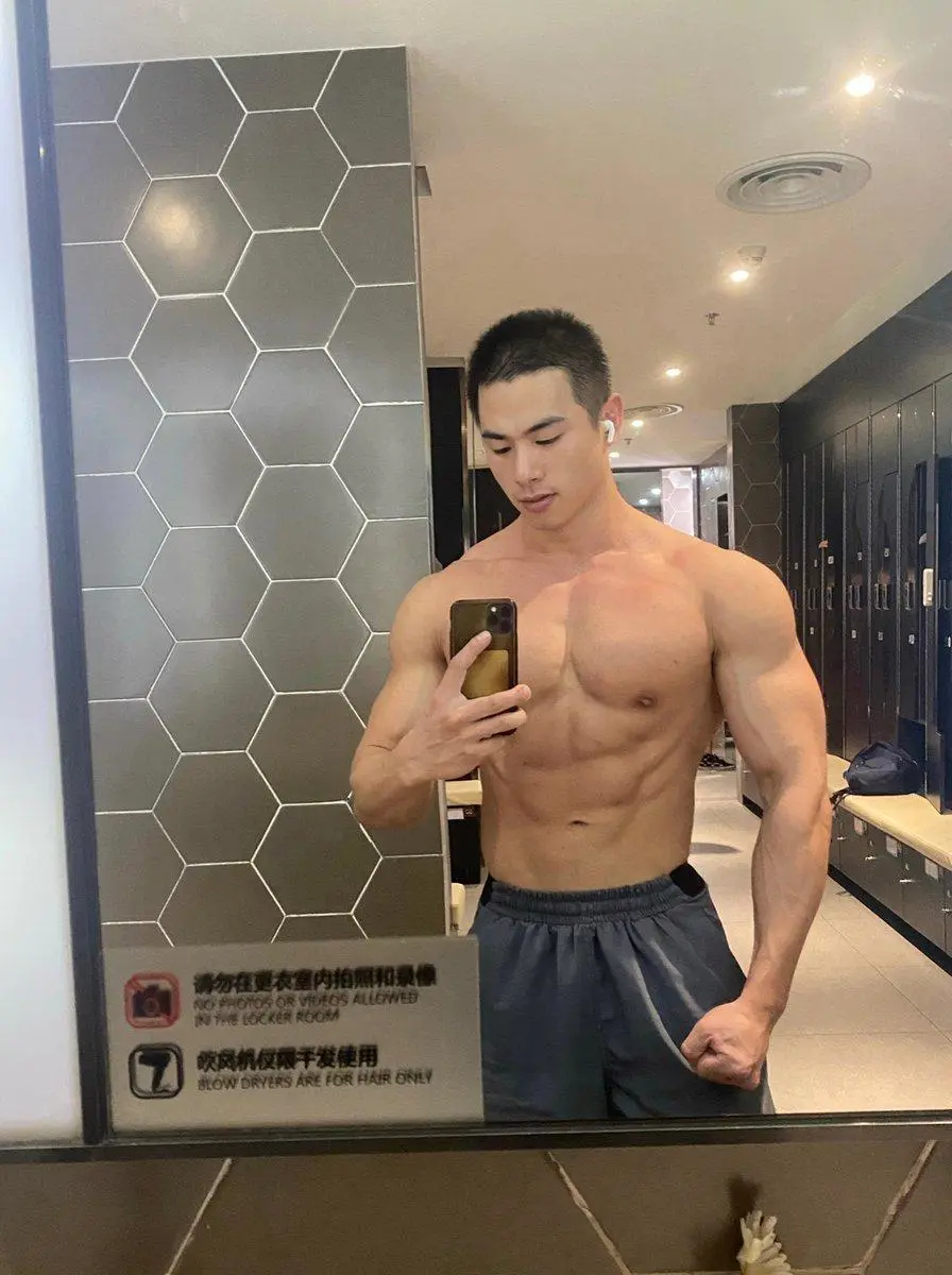 推上爆火的北京寸头肌肉天菜，胸肌也太大大大了！