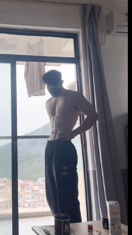 185cm 筋肉大学生裹浴巾出镜性感过头，到底便宜了谁？