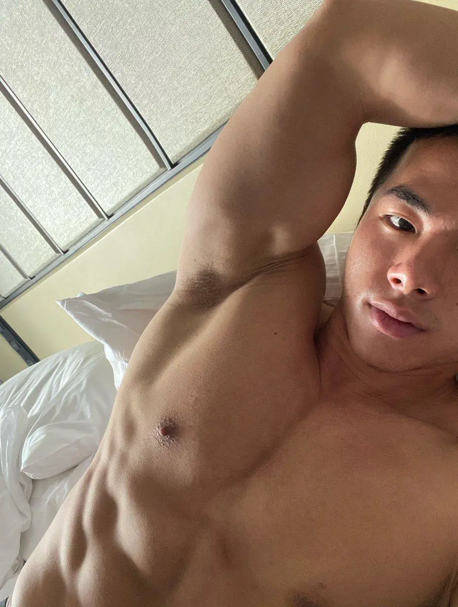 推上爆火的北京寸头肌肉天菜，胸肌也太大大大了！